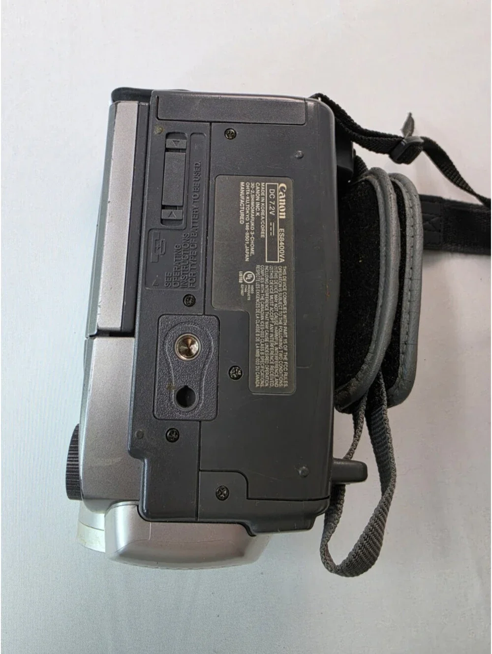 Canon ES8400V Hi8 8mm Video Camcorder 22x Zoom Lot With Cords Battery Box